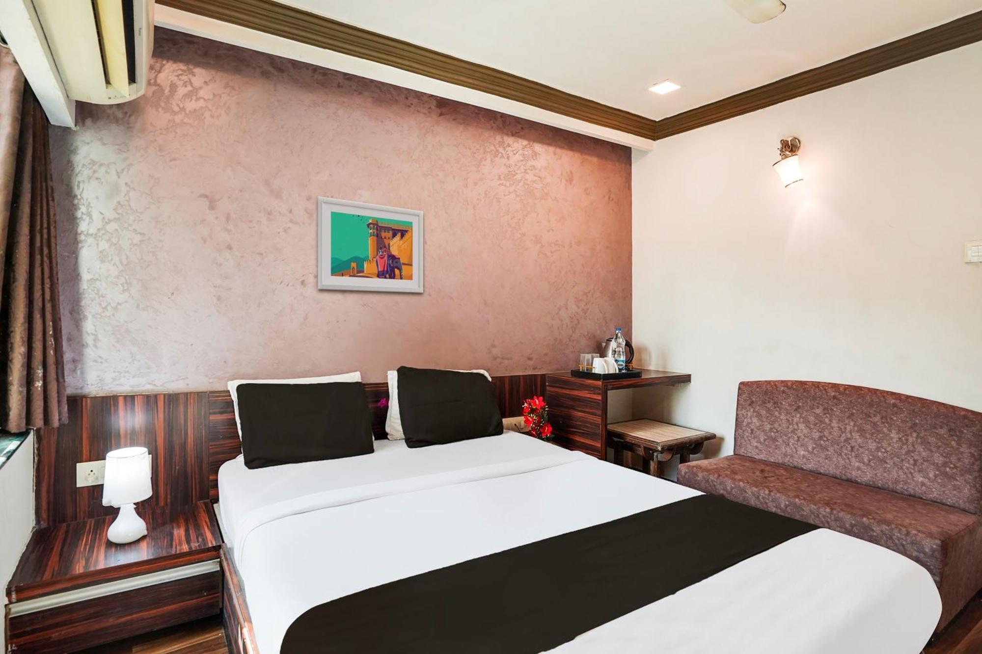 Hotel O Bridge Ahmedabad Exterior photo
